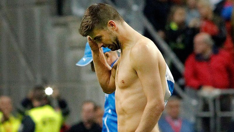 El último capítulo de la tormentosa relación de Piqué con un  sector de los aficionados de la selección estuvo a su salida  de una discoteca de Gijón la noche del partido ante Eslovaquia. Pero los pitos en el partido del sábado, ya los recibió en jun