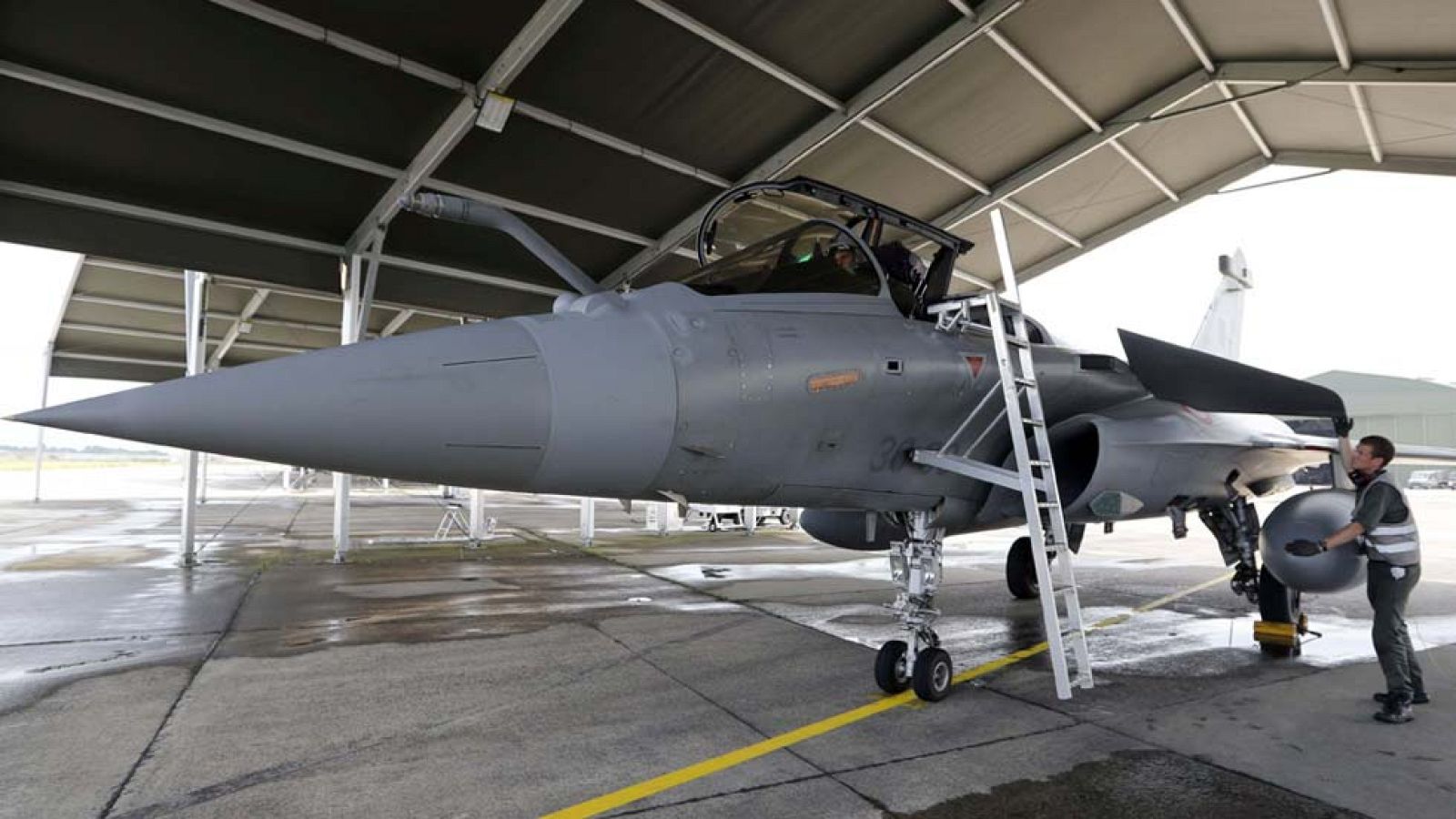 Cameron informa de que un dron británico ha bombardeado al Estado Islámico en Siria | Ver