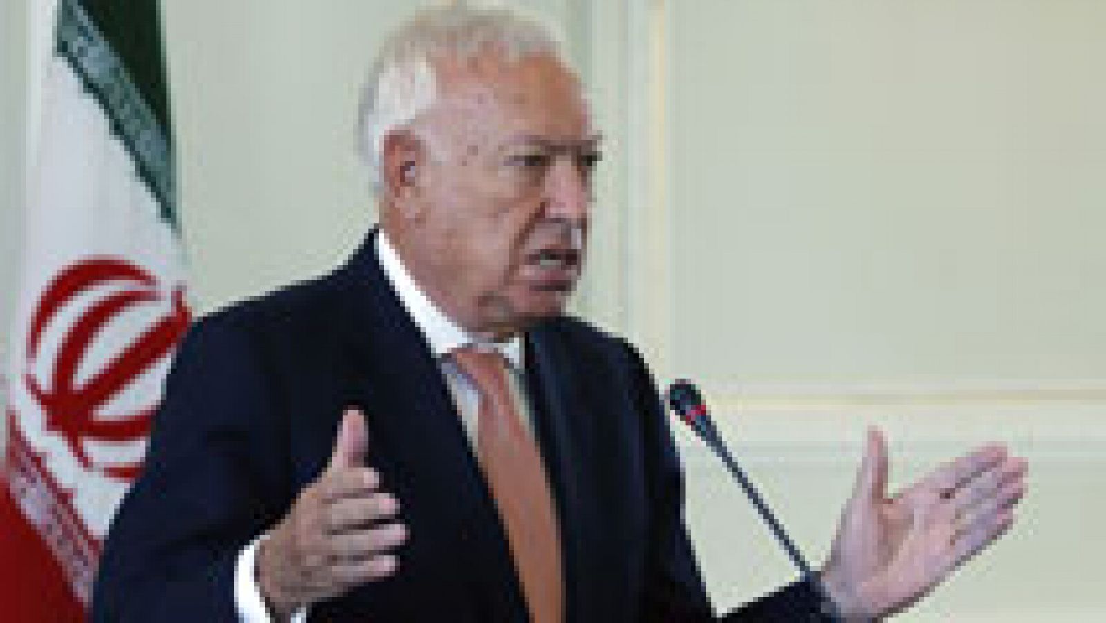 Margallo cree que ha llegado el momento de "entablar negociaciones" con Al Asad
