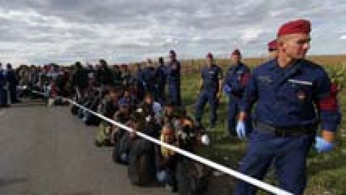 Telediario 1 - Sigue la llegada de miles de refugiados al sureste europeo