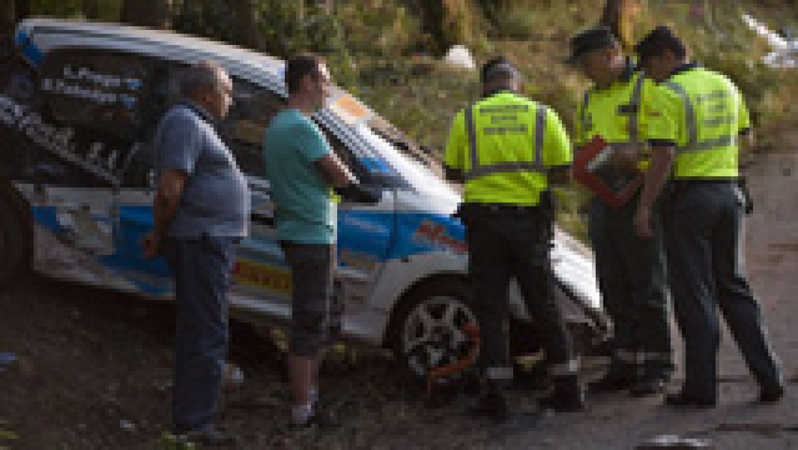 Telediario 1: Los investigadores tratan de averiguar por qué el piloto perdió el control del vehículo en el Rally de A Coruña | RTVE Play