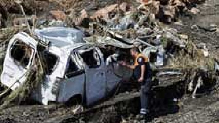 Telediario 1 - Se elevan a tres los fallecidos tras las riadas en Granada