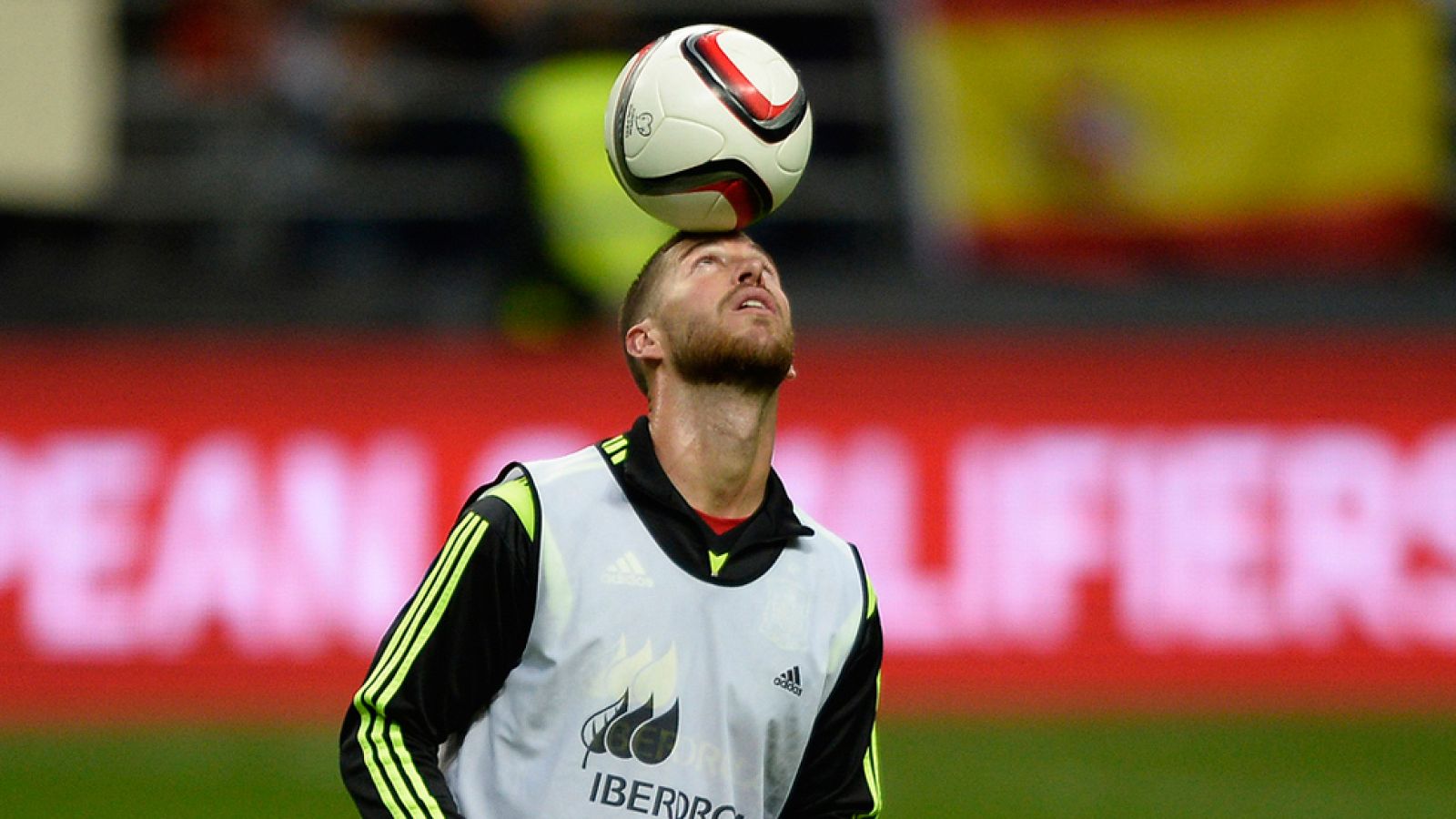 Sergio Ramos puede llegar a las cien victorias con la selección española, en el encuentro ante Macedonia.  Una cifra mágica que sólo tienen dos jugadores en la historia del fútbol de selecciones. Los dos españoles: Casillas con 118 y Xavi con 100 jus