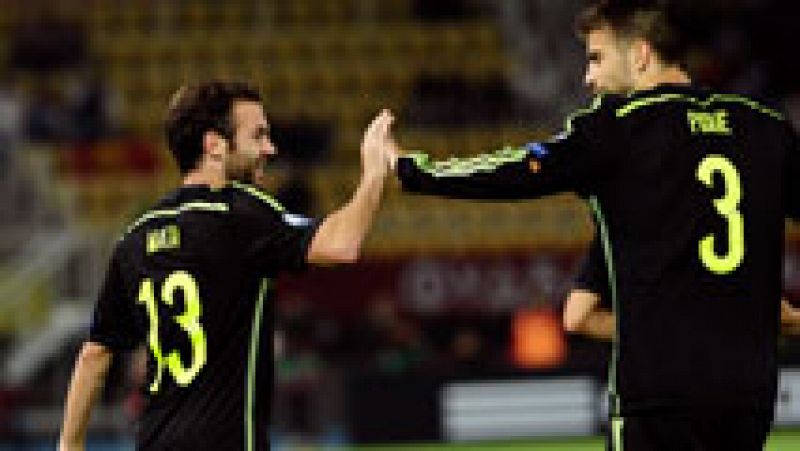 La selección española se ha impuesto por la mínima a Macedonia en un partido mediocre de los de Del Bosque, que están a un paso de la Eurocopa.