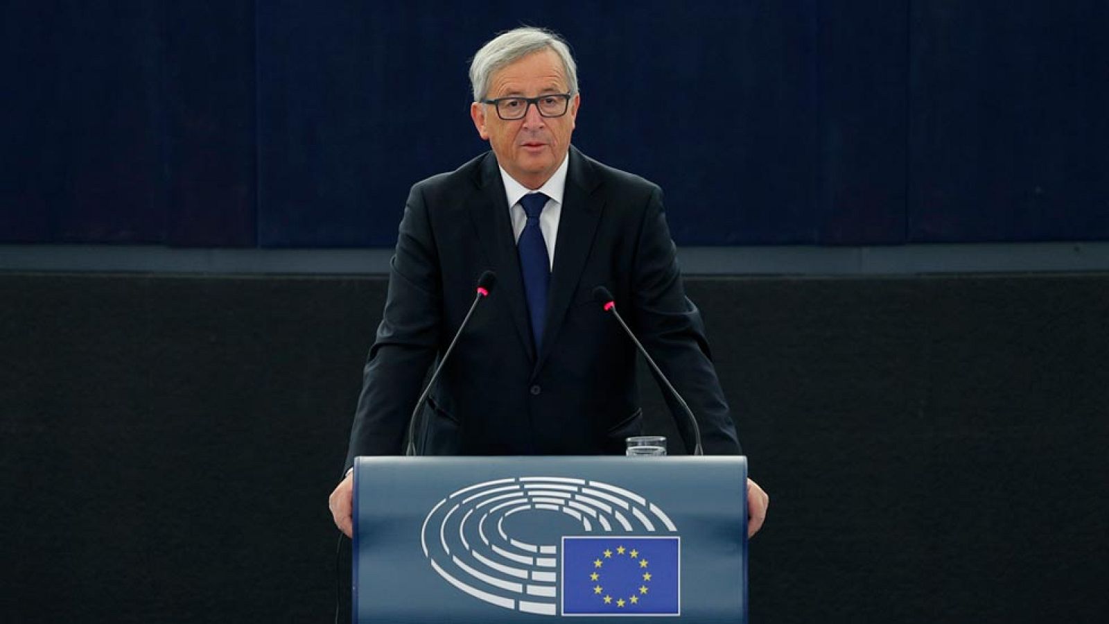 Juncker: "Tenemos los medios para acoger a los que huyen de la guerra, el terror y la opresión"