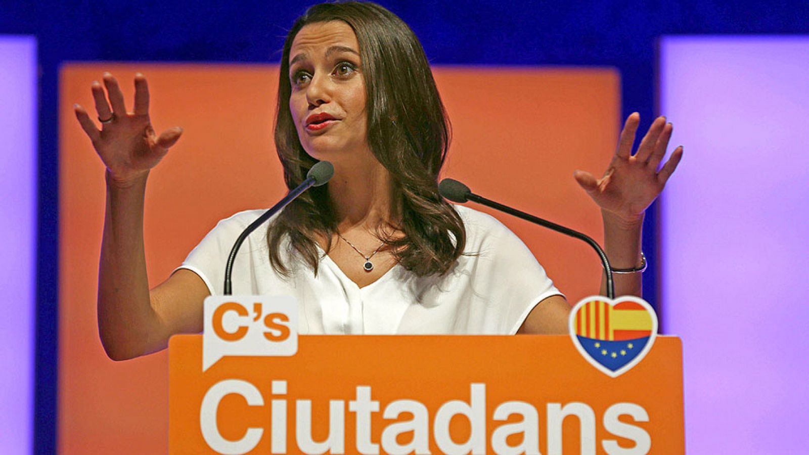 Arrimadas: "Podemos liderar la alternativa al independentismo y al inmovilismo"