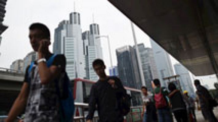 Telediario 1 - China anima a los empleados públicos a coger más vacaciones para que mejore el consumo