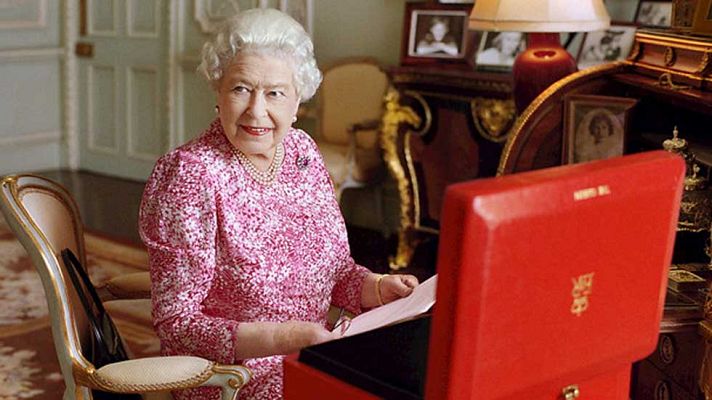 Telediario 1 - Isabel II se convierte en la monarca más longeva de la historia del Reino Unido