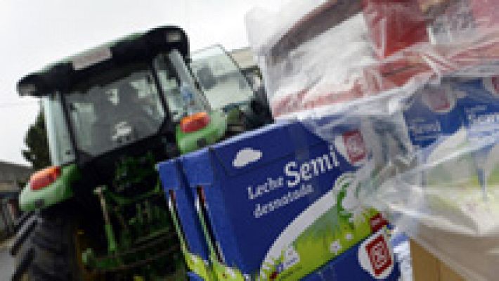 Telediario 1 - Continúan en Galicia las movilizaciones de los ganaderos contra los bajos precios de la leche