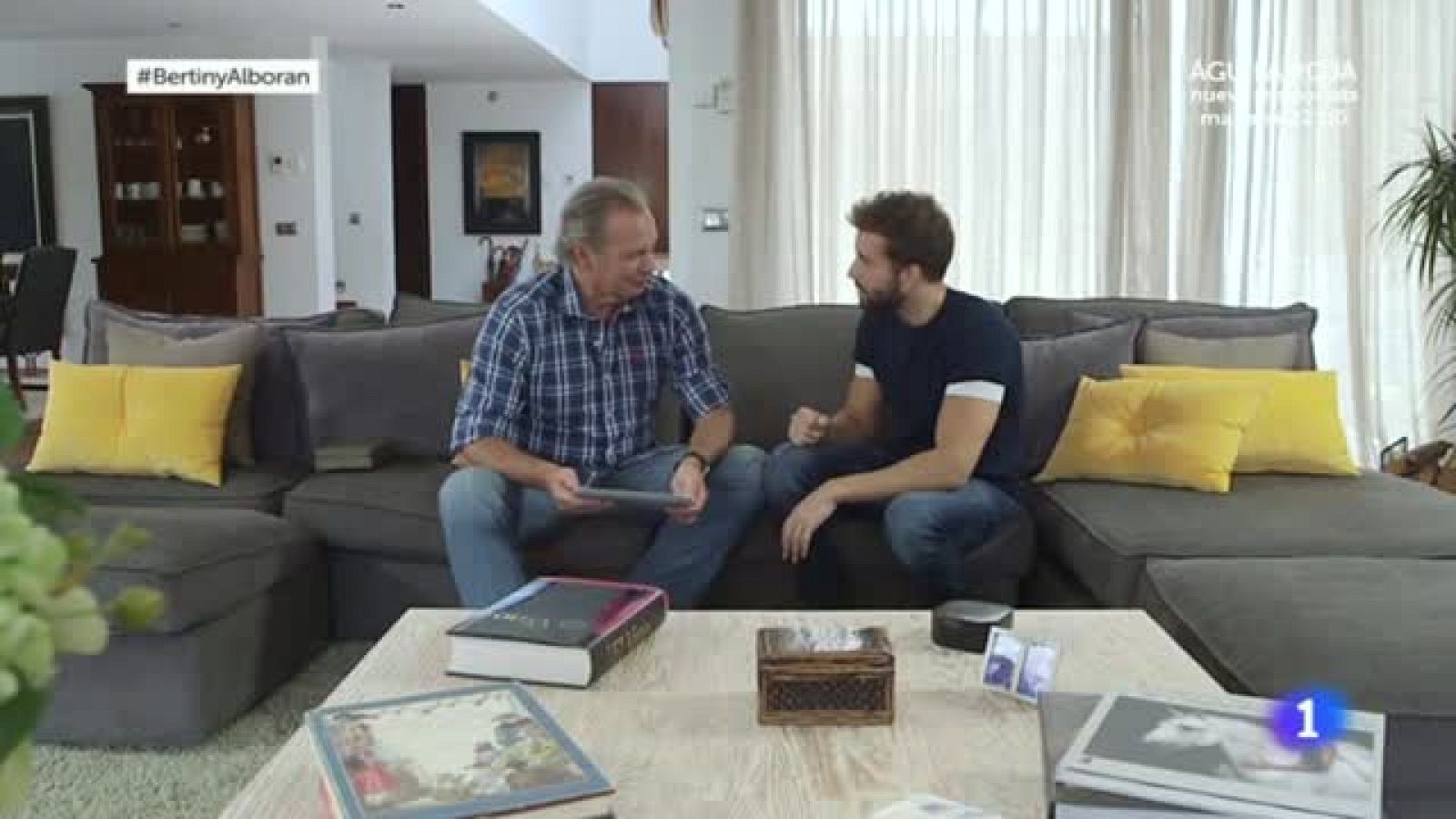 En la tuya o en la mía- Pablo Alborán se emociona al ver una de sus primeras actuaciones