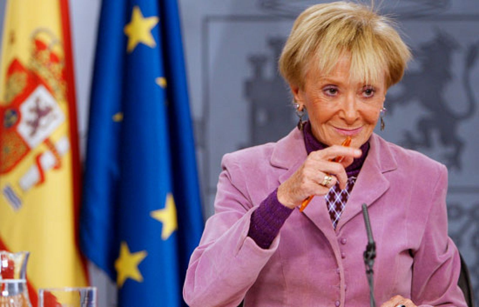 La vicepresidenta primera del Gobierno, María Teresa Fernández de la Vega, se ha mostrado convencida de que España estará en la cumbre de Washington, aunque no ha valorado las informaciones que apuntan a que Sarkozy cederá una de sus sillas a España.  