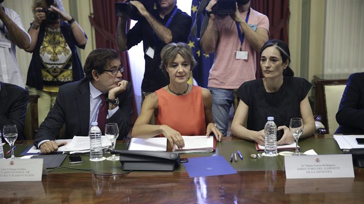 Telediario 1 - Principio de acuerdo entre ganaderos, la industria y la distribución para subir los precios de la leche en origen