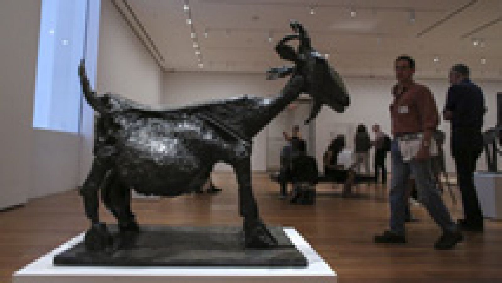 Telediario 1: El Museo de Arte Moderno de Nueva York expone la mayor retrospectiva de la obra escultórica de Picasso | RTVE Play
