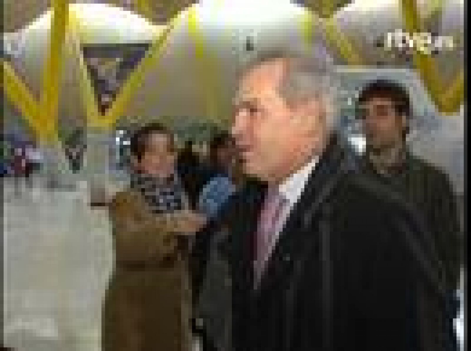 La UEFA ha emitido su veredicto. Reduce a un encuentro la sanción impuesta por los incidentes contra el Olympique, pero este partido deberá jugarse en el Calderón a puerta cerrada.