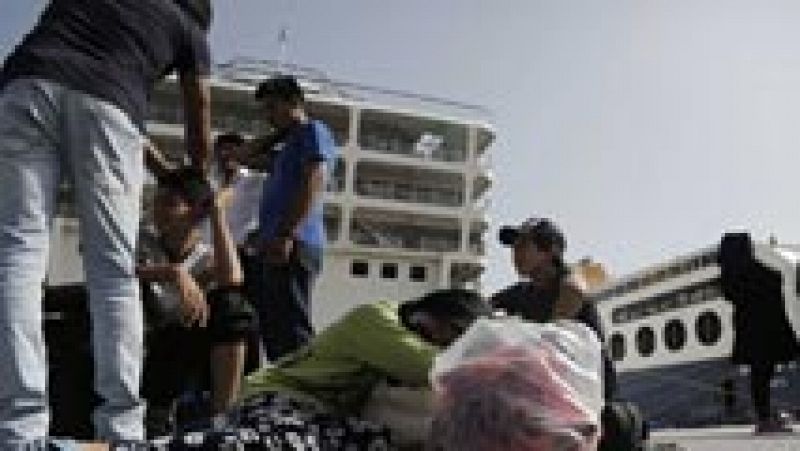 En Lesbos siguen llegando refugiados en balsas