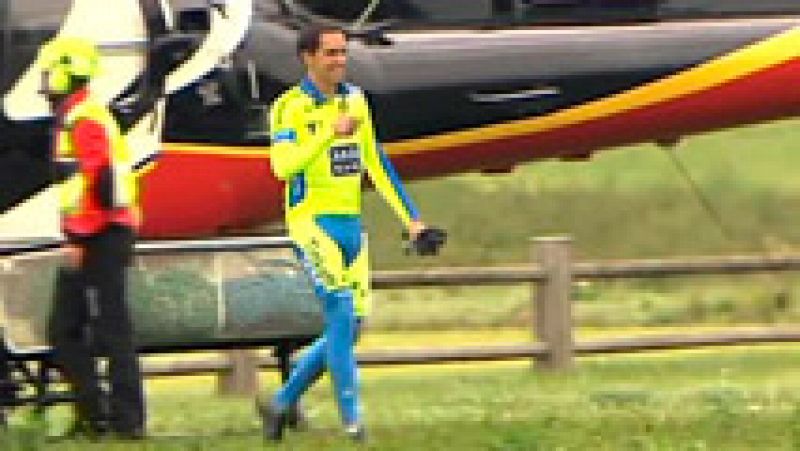 Alberto Contador se ha montado en un helicóptero para difundir el trabajo de su fundación contra el ictus cerebral.