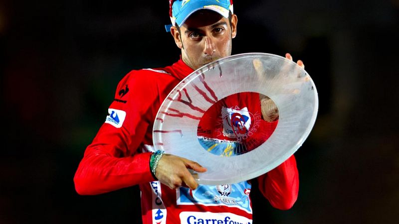 El italiano Fabio Aru (Astana) se ha proclamado vencedor de la 70 edición de la Vuelta a España una vez finalizada la vigésima primera y última etapa, entre Alcalá de Henares y Madrid, de 98,8 kilómetros, en la que se ha impuesto al esprint el alemán