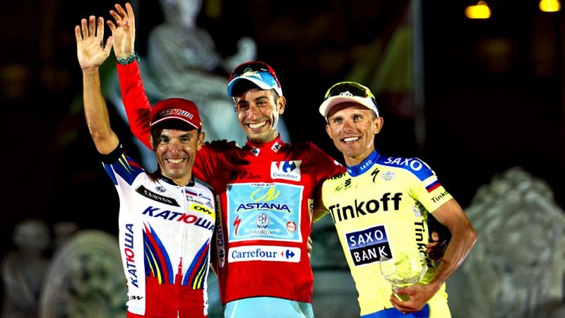 El ciclista italiano Fabio Aru (Astana) se ha proclamado este  domingo vencedor de la 70ª edición de La Vuelta a España, con el  español Joaquim 'Purito' Rodríguez (Katusha) y el polaco Rafal Majka  (Tinkoff-Saxo) en el podio final a su lado.