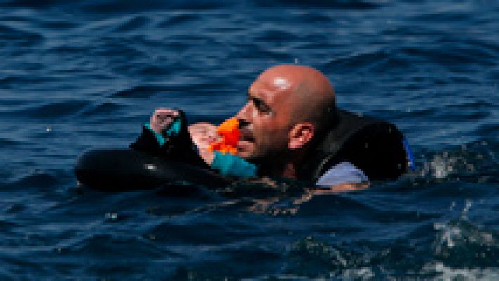 Telediario 1 - Al menos 34 regufiados han muerto en un naufragio en la cost