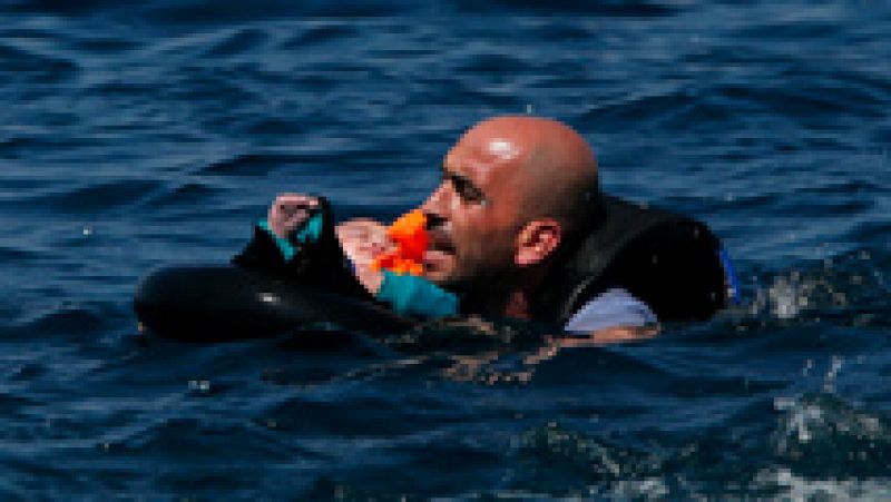 Al menos 34 regufiados han muerto en un naufragio en la costa de Grecia