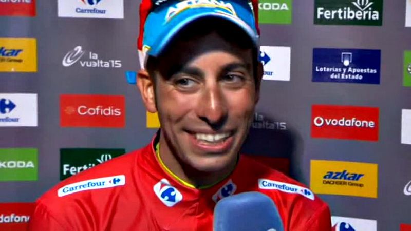 El italiano ha festejado su triunfo en la Vuelta y no ha querido desvelar si el año próximo estará en el Tour o en el Giro.