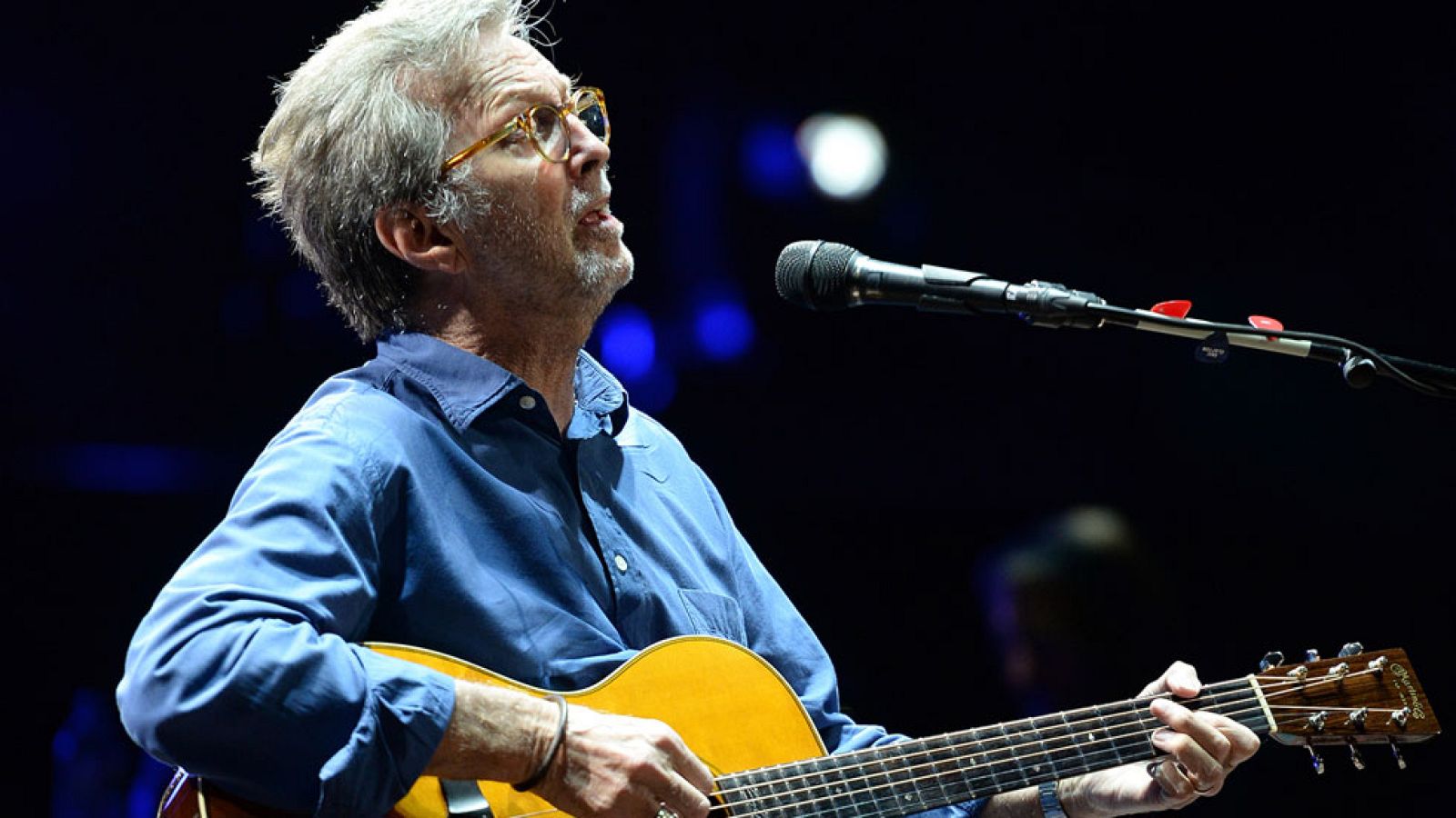 Eric Clapton interpreta "Cocaine" en el Royal Albert Hall | Ver