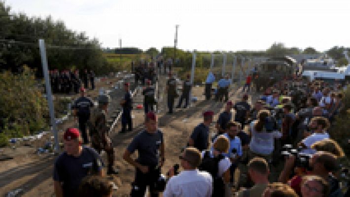 Hungría sella la frontera con Serbia y bloquea la entrada de refugiados