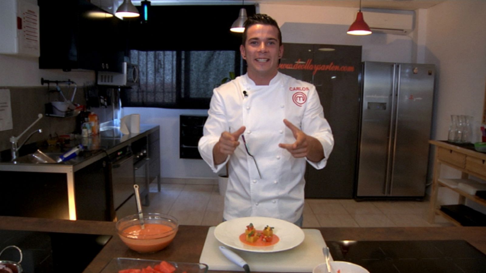 Carlos de MasterChef nos prepara rico gazpacho de sandía