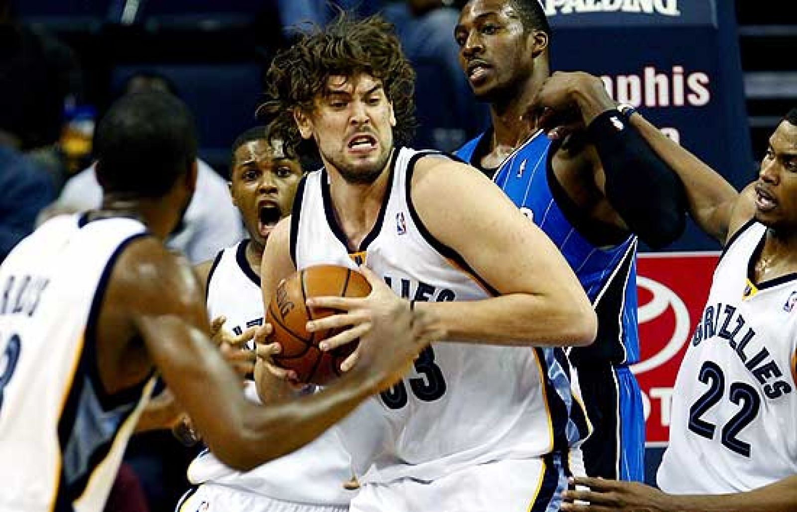 Los españoles ganan en la NBA