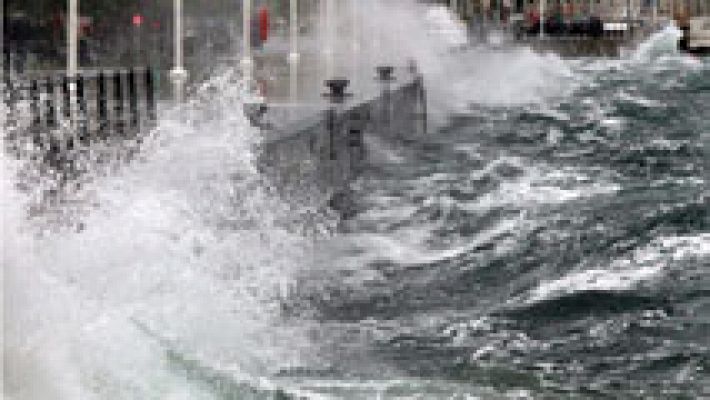 Tormentas en Galicia, Cantábrico y los Pirineos, y viento en Alborán