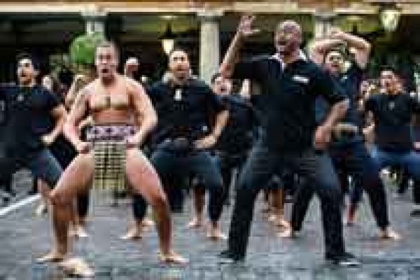 Los 'All Blacks' deleitan a los londinenses con una haka