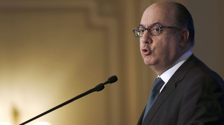 Telediario 1 - La banca avisa de que reconsideraría su presencia en Cataluña si se declarara la independencia