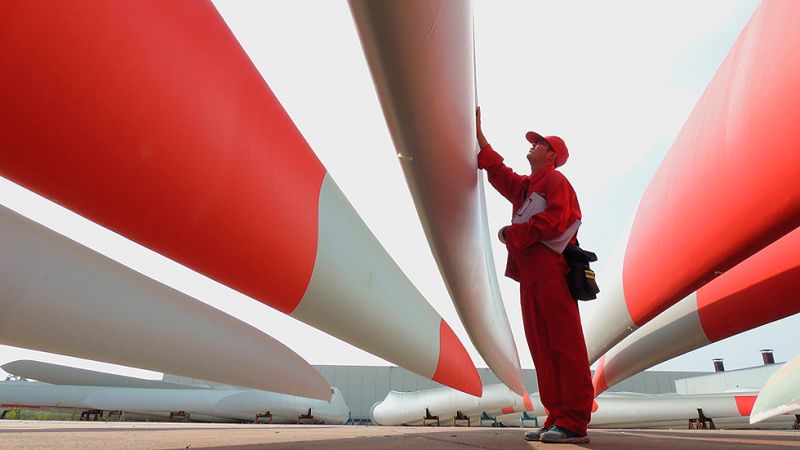 China construye gigantescos molinos de viento para luchar contra la contaminación