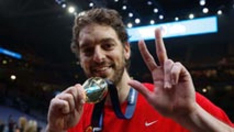 Pau Gasol, campeón de Europa con la selección española y mejor jugador del torneo, aseguró que para él no ha sido ninguna sorpresa el triunfo del equipo que dirige Sergio Scariolo, que se impuso en la final a Lituania por 80-63. "Yo vine a ganar, siempre juego a ganar y para mí no es inesperado. Hay personas que quizá no creían que éramos el equipo favorito, pero hemos ganado a los favoritos y hemos sido campeones", indicó. Pau Gasol, jugador más valioso y máximo anotador del Europeo 2015, no dudó en declarar que "esta medalla sabe a gloria" y que estaba "súper orgulloso" de sus compañeros.