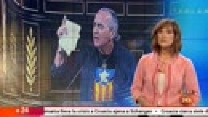 Parlamento - El gesto con la Constitución