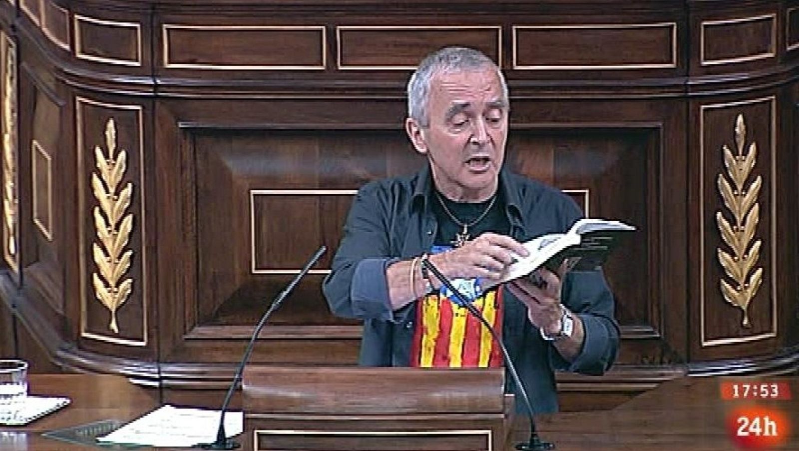 Parlamento - Conoce el parlamento - El gesto con la Constitución - 19/09/2015