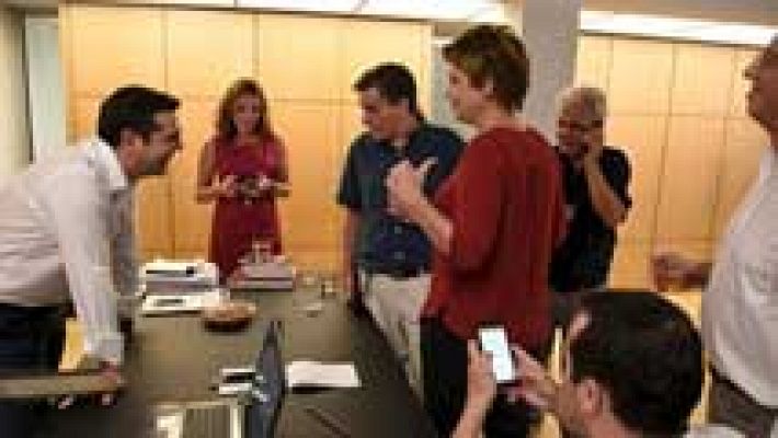 Telediario 1 - Bruselas le recuerda a Tsipras que tiene que cumplir con sus obligaciones pactadas a cambio del tercer rescate