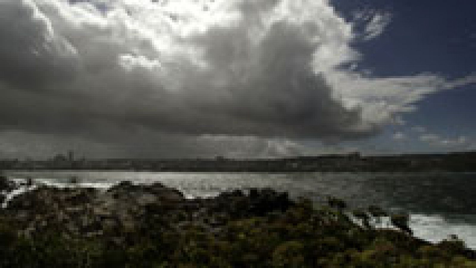 El tiempo: Tormentas en Canarias y lluvias débiles en el litoral Cantábrico | RTVE Play
