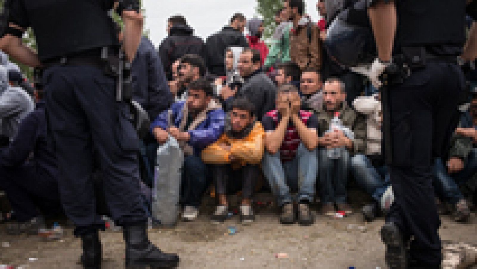 Telediario 1: Miles de refugiados siguen superando obstáculos y se concentran en Croacia | RTVE Play
