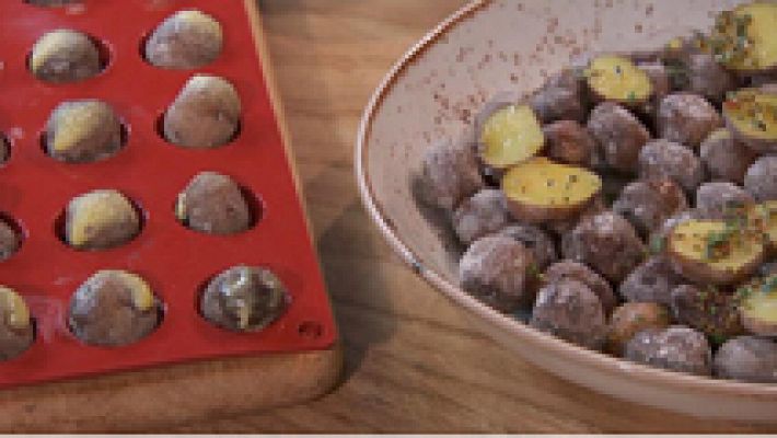  - Patatas canarias cocidas en agua de mar con dos salsas