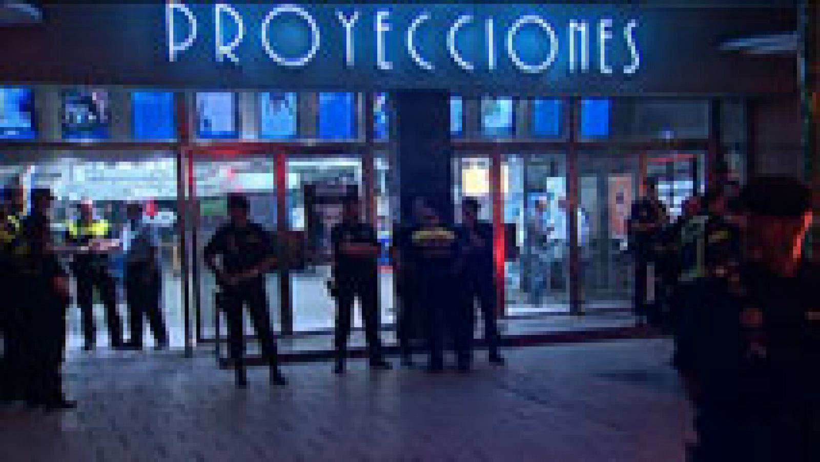 Telediario 1: Cae sobre los espectadores parte  de un falso techo de un cine en Madrid | RTVE Play
