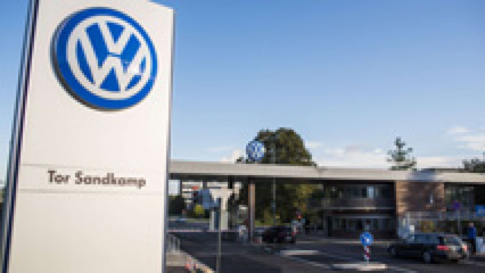 Telediario 1: La fábrica de Volkswagen en Wolfsburg emplea a 60.000 personas, la mitad de los habitantes de la ciudad | RTVE Play