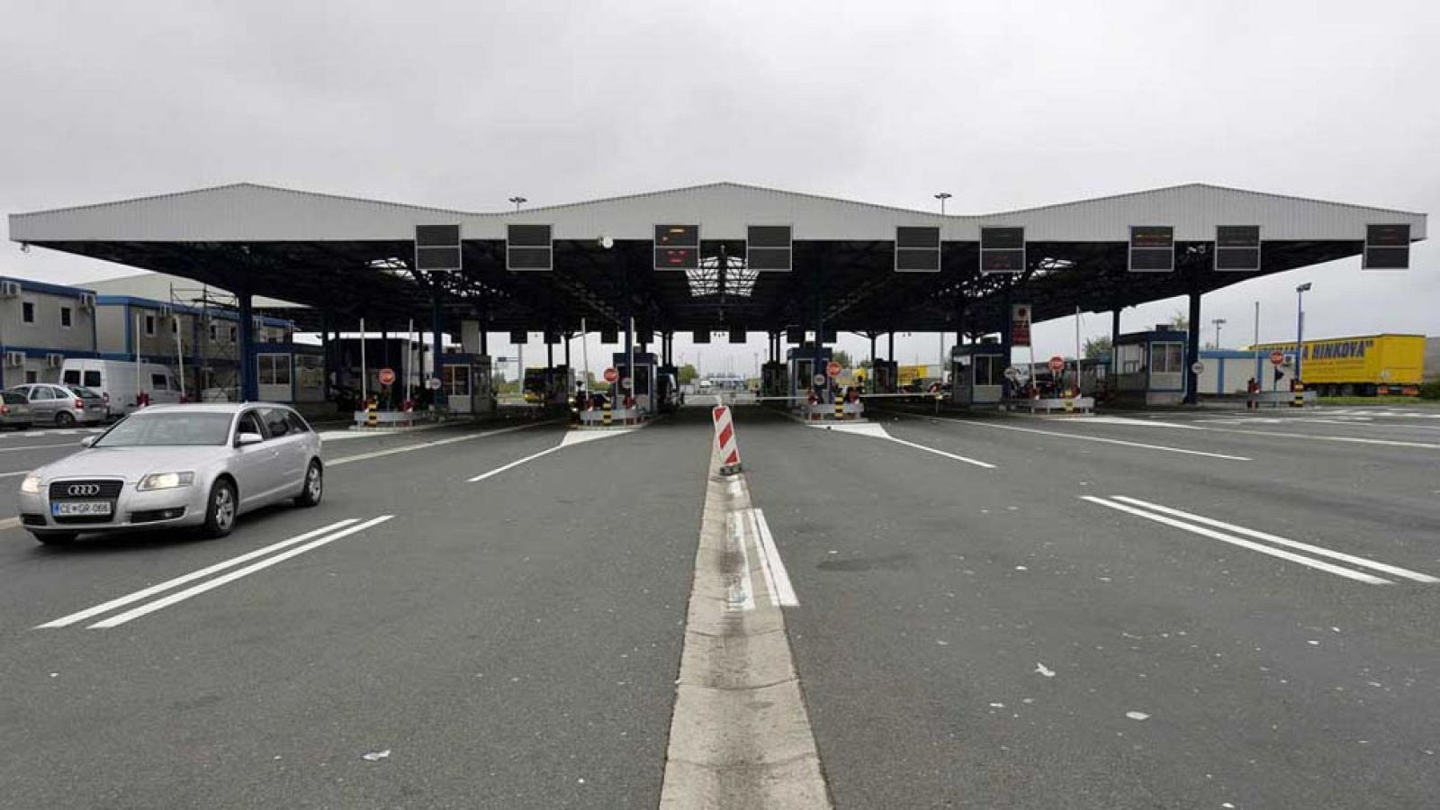 Croacia dice que está sobrepasada por la situación de los refugiados