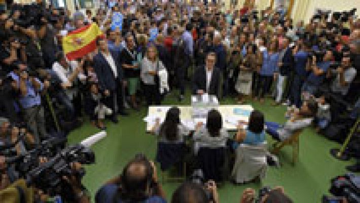 Candidatos y líderes políticos llaman a la participación tras votar en Cataluña