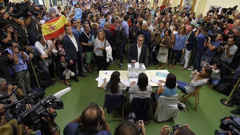 Candidatos y líderes políticos llaman a la participación tras votar en Cataluña