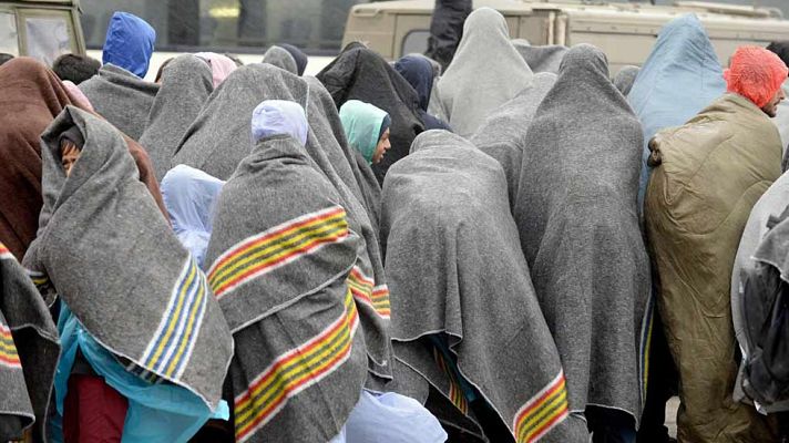 Telediario 1 - Miles de refugiados siguen llegando a Croacia