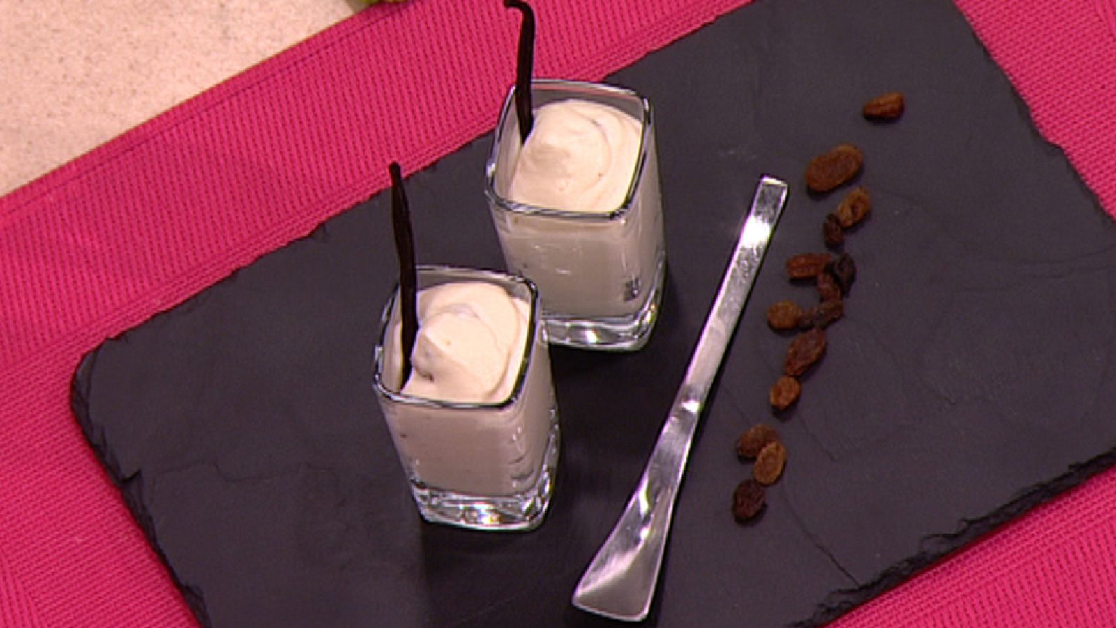 Escuela de pastelería: Espuma de chocolate blanco y pasas