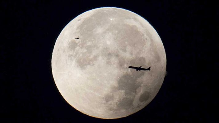 Telediario 1 - Un inusual fenómeno astronómico que no se repetirá hasta 2033