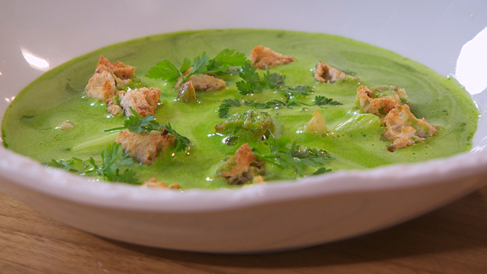 Torres en la cocina - Receta de sopa de ajo y perejil