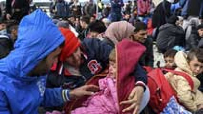 Telediario 1 - Exrefugiados frente a refugiados en los Balcanes